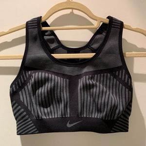 Nike sportsbra small